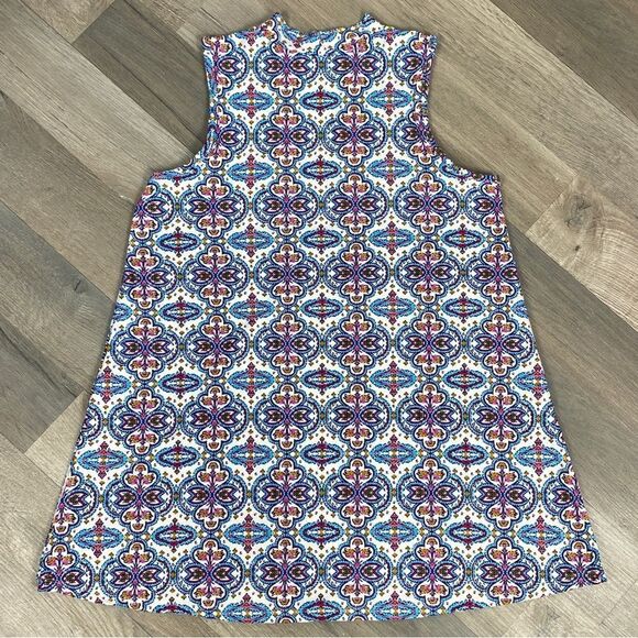 Sweet Tea’s by Pink Rose Mandala Mock Neck Sleeveless Top White Blue Small - Picture 8 of 11